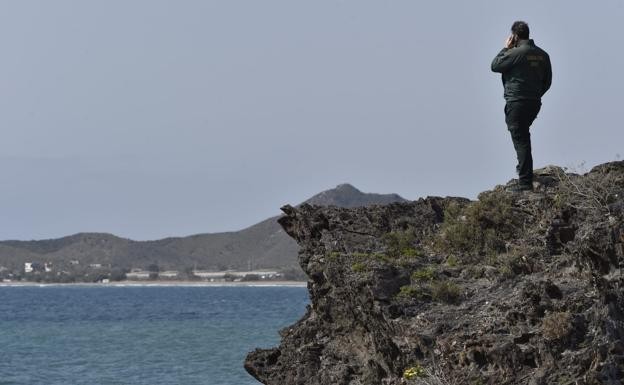 Nueve personas desaparecidas al naufragar una patera en la costa de Mazarrón (Murcia)